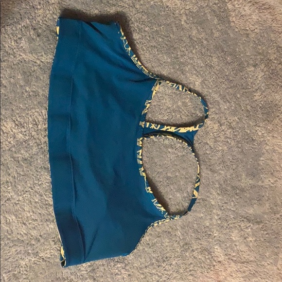 Sports bras - Picture 2 of 2